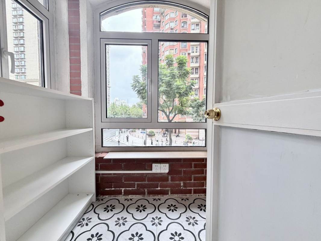 Housing image — Balcony