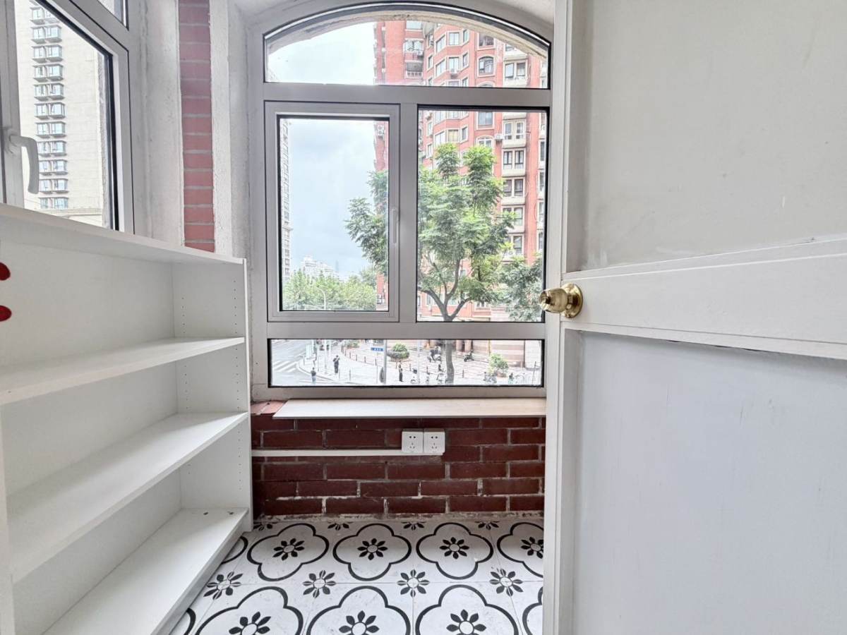 Housing image — Balcony