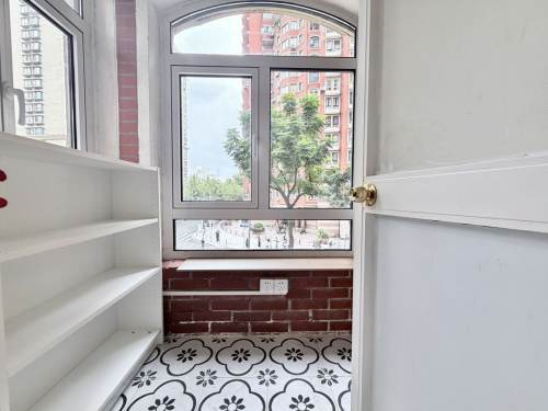 Housing image — Balcony