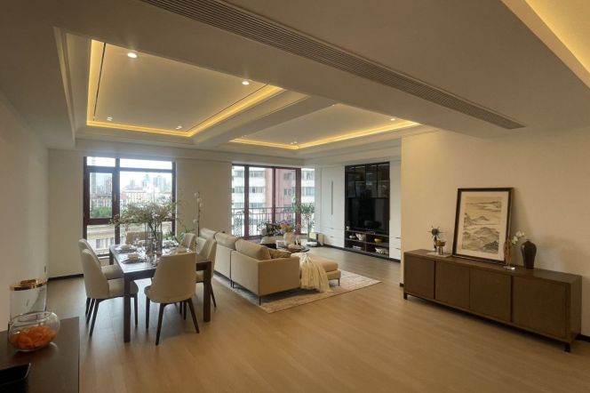 4BR Apartment in Jing'an with Green View