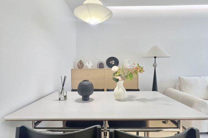 1BR Apartment near Jiangsu Rd Metro with Green View (L2/L11)