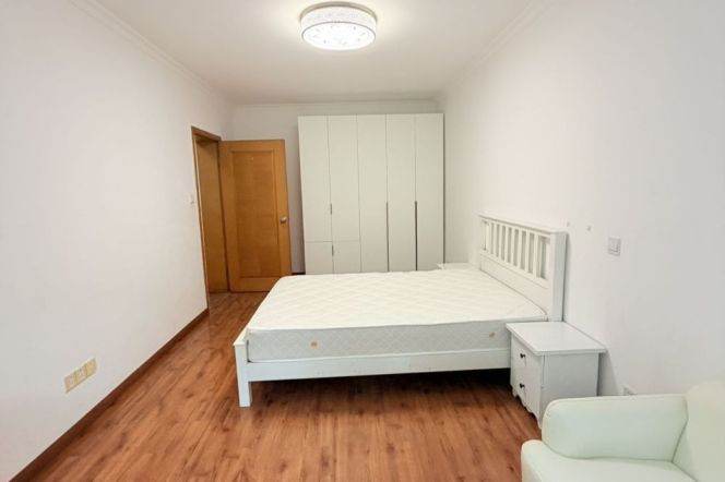 2BR Apartment near Jiangsu Rd Metro (L2/L11)
