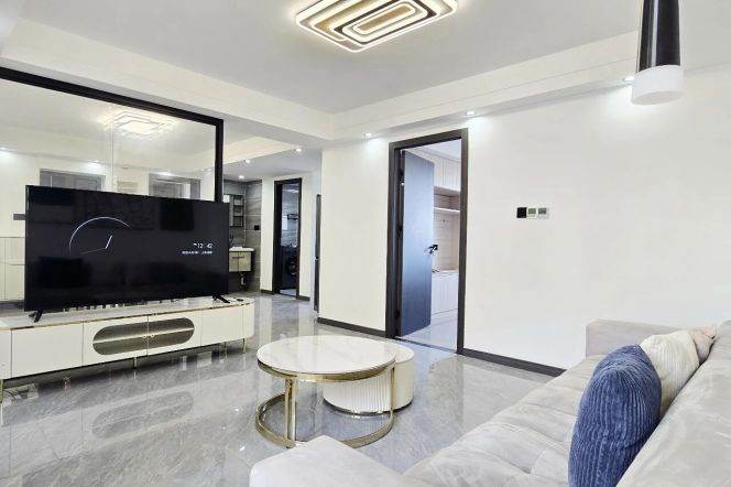 High-Floor 2BR Apartment near Changping Rd Metro with Outstanding View (L7)