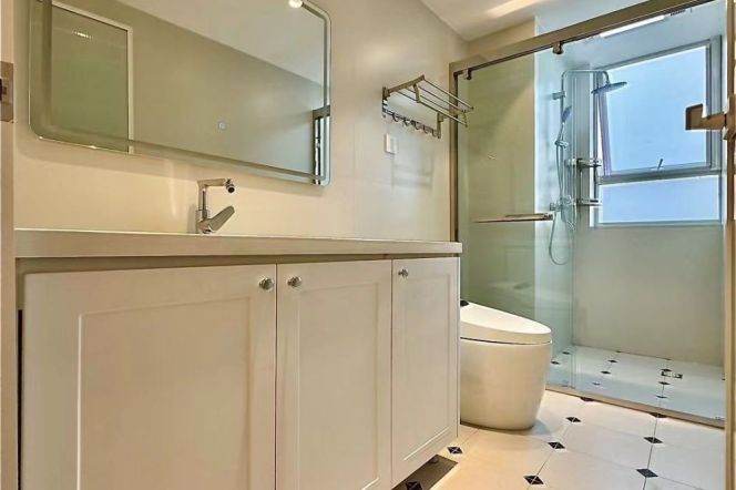 High-Floor Spacious 2BR Apartment near Zhongshan Park