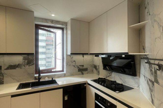 4BR Apartment in Jing'an with Green View