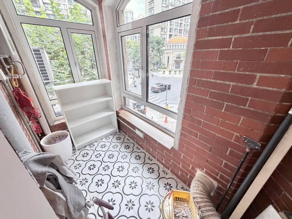 Housing image — Balcony