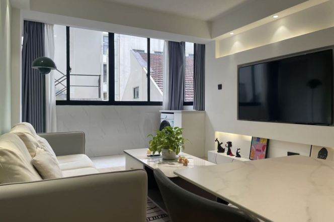 1BR Apartment in Jing'an with Green View (L7)
