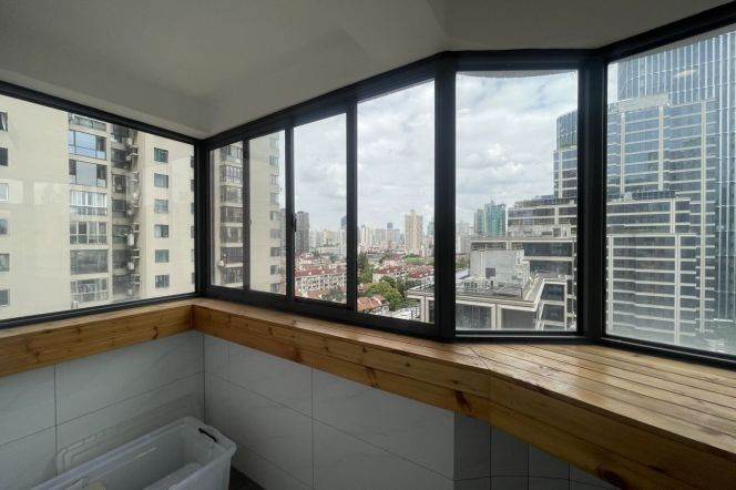 Spacious 2BR Apartment in Jing'an with Outstanding View (L2/L11)