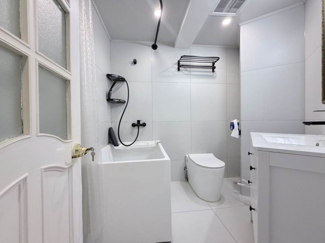 Housing image — Bathroom