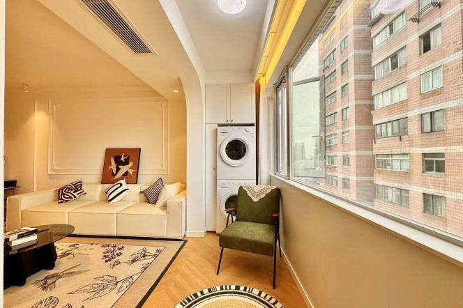 High-Floor Spacious 2BR Apartment near Zhongshan Park