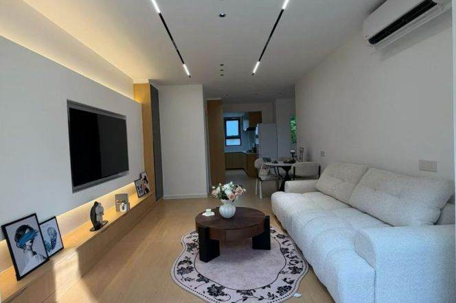 2BR Apartment near Songhong Rd Metro