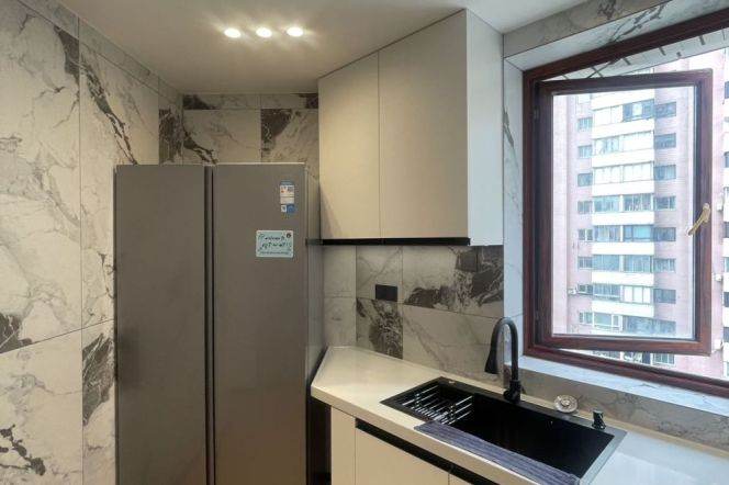 4BR Apartment in Jing'an with Green View