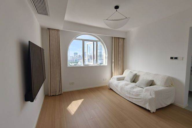High-Floor 2BR Apartment near Hong Kong Plaza with Outstanding View (L1/L8/L14)