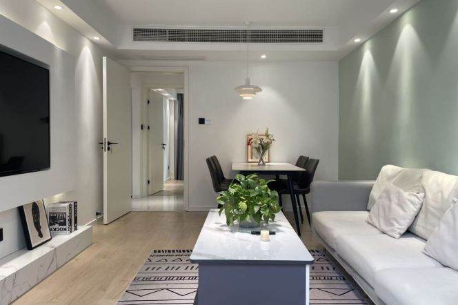 1BR Apartment in Jing'an with Green View (L7)