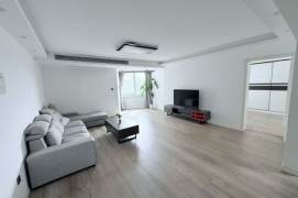 High-Floor 3BR Apartment in Jing'an with Outstanding View