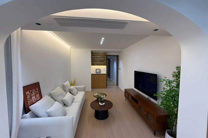 1BR Apartment in Jing'an (L2/L11)