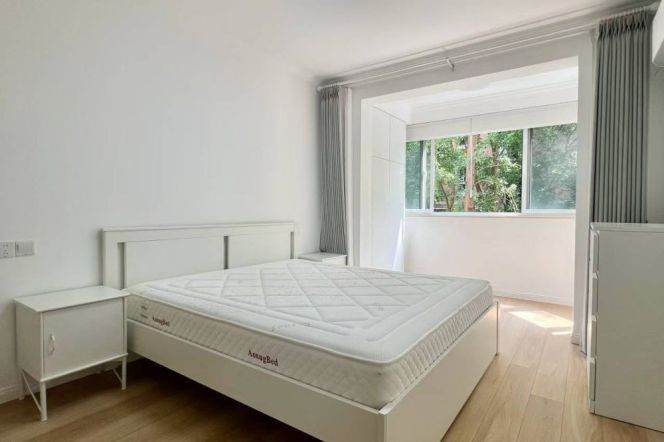 2BR Apartment in Jing'an (L7)