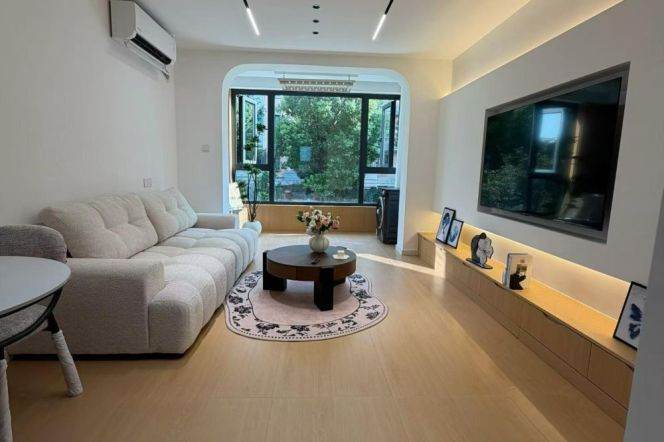 2BR Apartment near Songhong Rd Metro