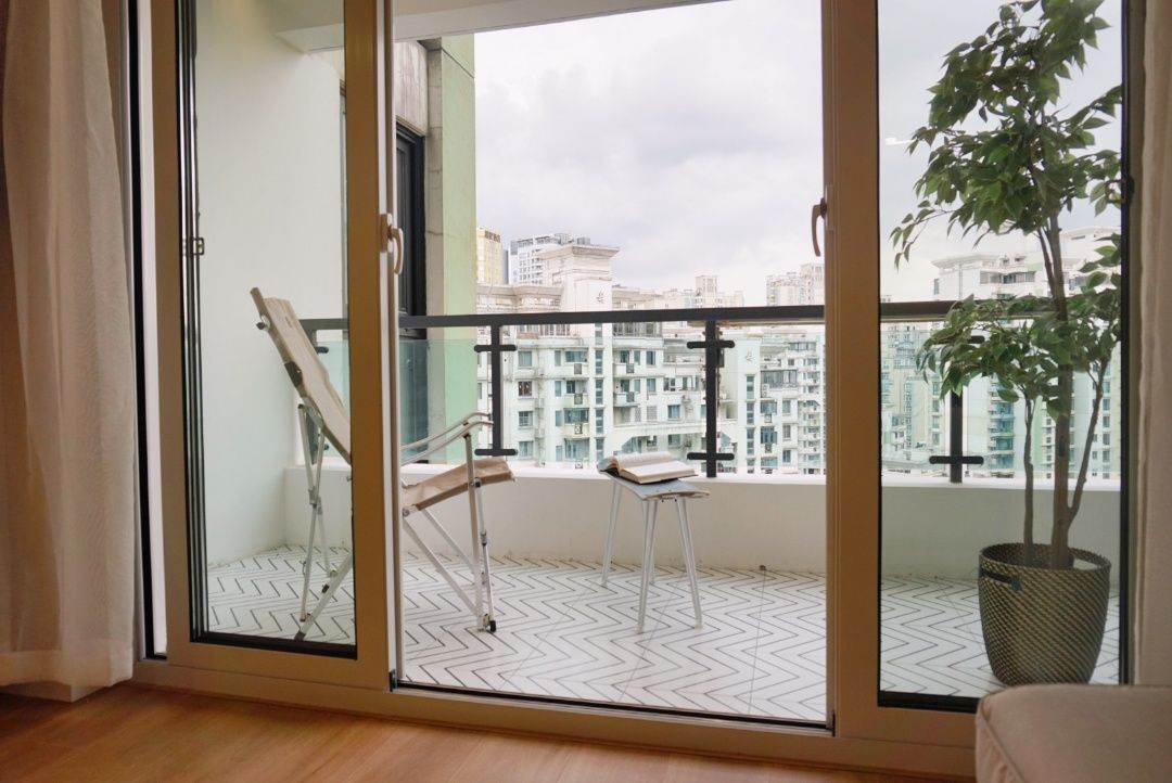 Housing image — Balcony