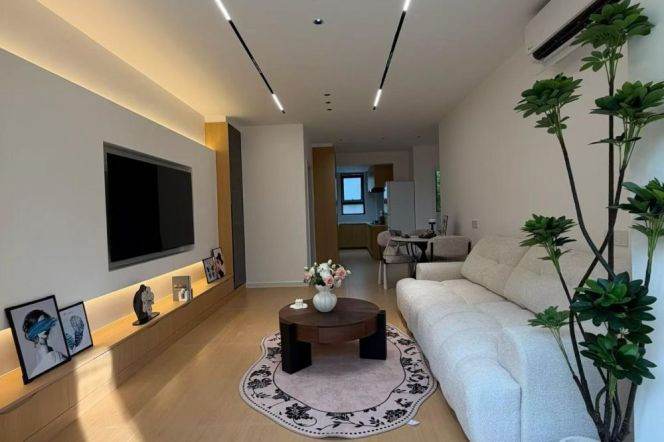 2BR Apartment near Songhong Rd Metro