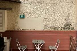 High-Ceiling Historic 1BR Lane House near IAPM with Terrace