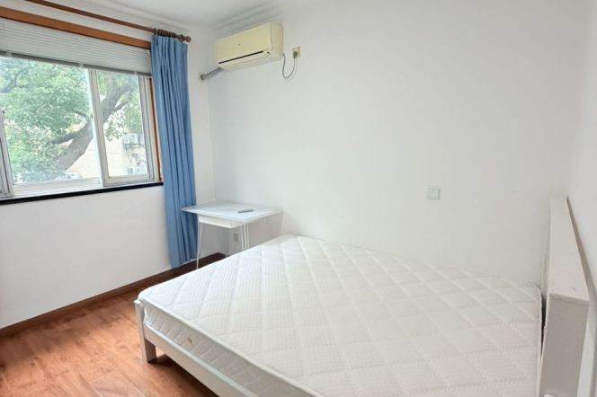 2BR Apartment near Jiangsu Rd Metro (L2/L11)