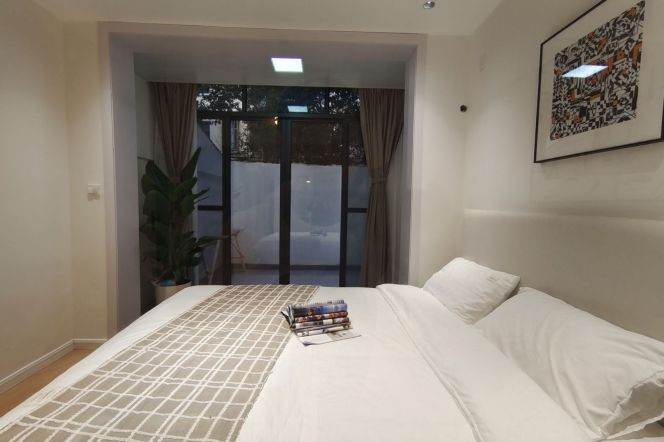 1BR Apartment in Xujiahui with Private Garden (L1/L4)
