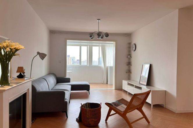 High-Floor 3BR Apartment in Jing'an