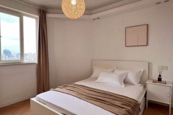 High-Floor 3BR Apartment in Jing'an