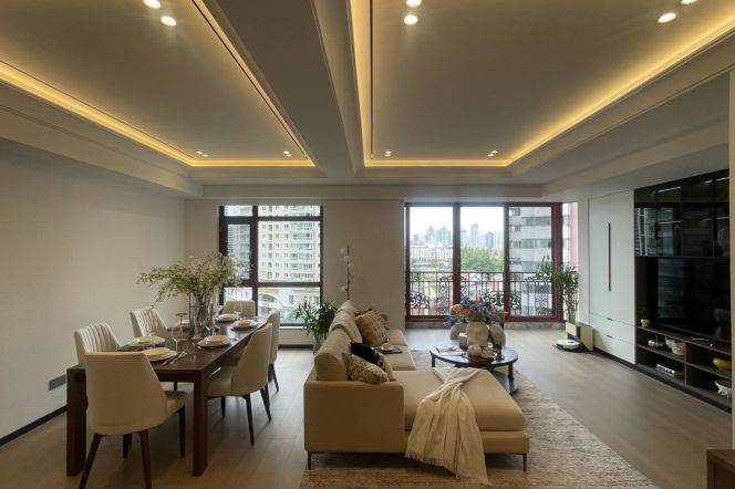 4BR Apartment in Jing'an with Green View