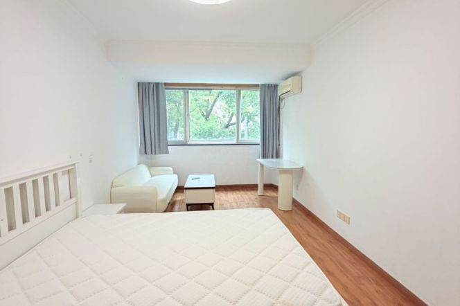 2BR Apartment near Jiangsu Rd Metro (L2/L11)