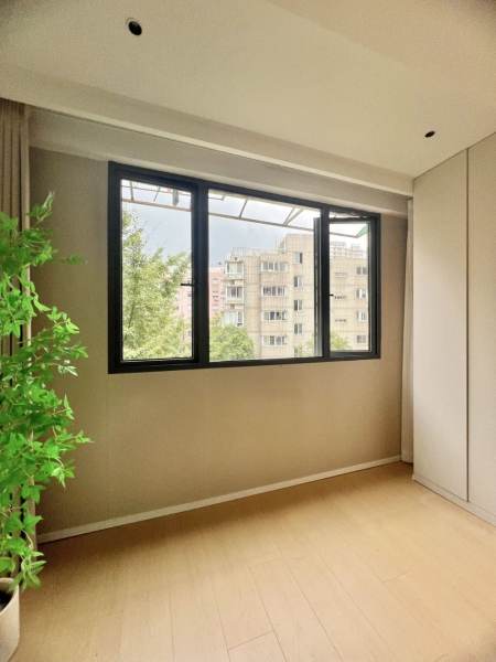 Housing image — Living Room