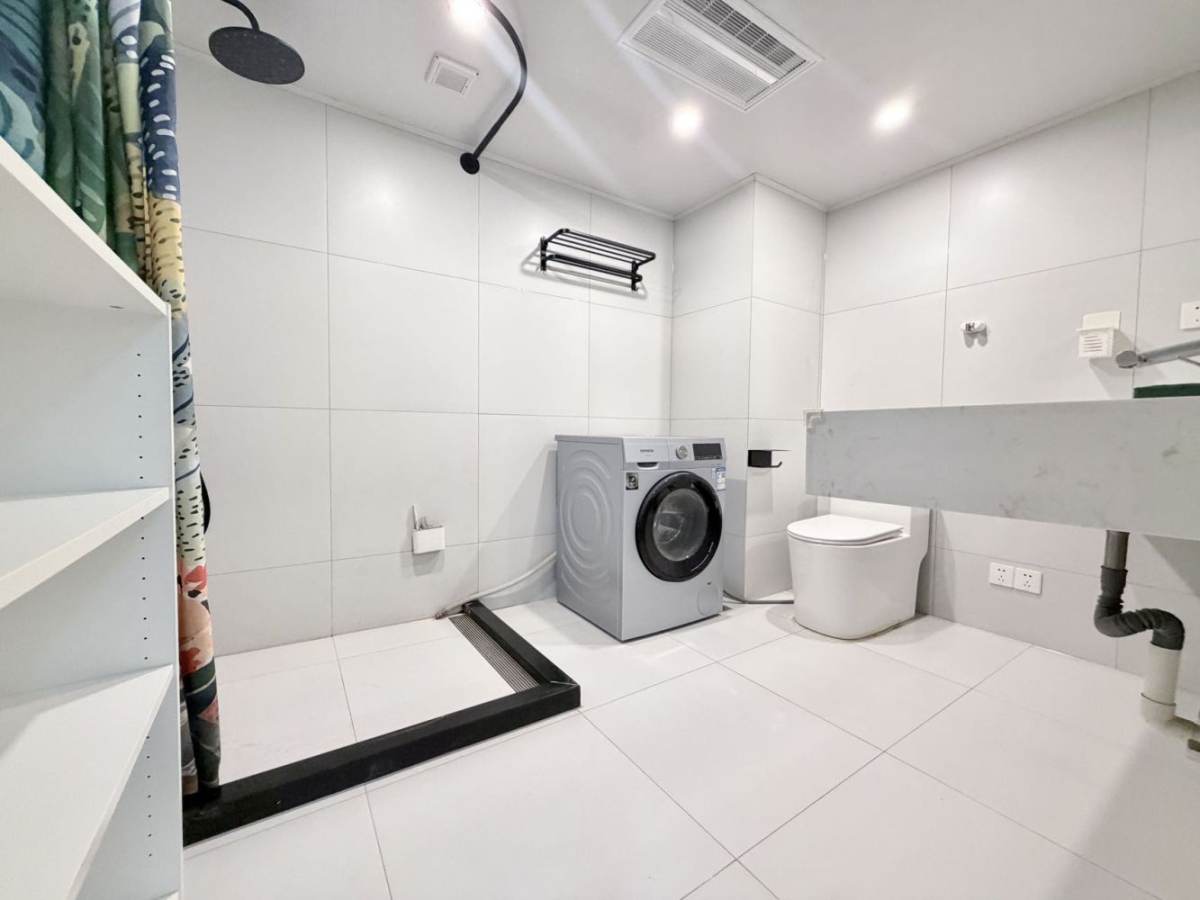 Housing image — Bathroom