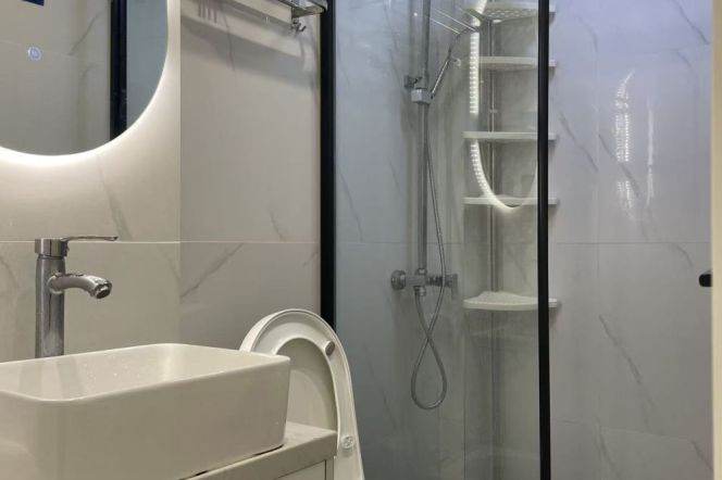 1BR Apartment in Jing'an with Green View (L7)