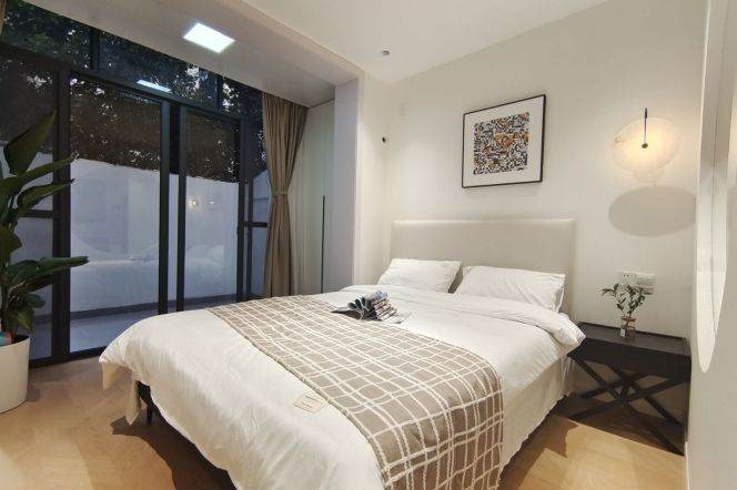 1BR Apartment in Xujiahui with Private Garden (L1/L4)