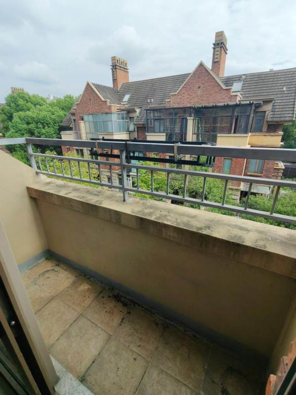 Housing image — Balcony