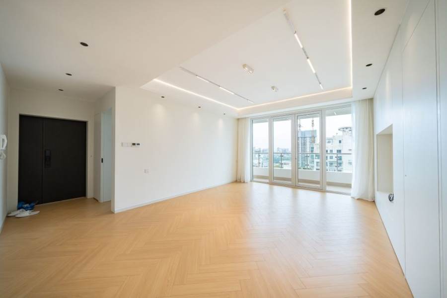 Housing image — Living Room