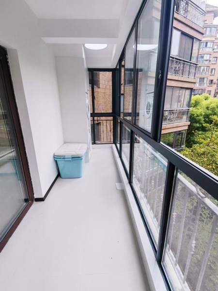Housing image — Balcony