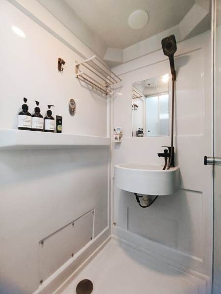 Housing image — Bathroom