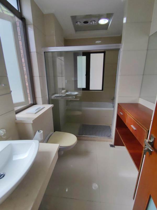 Housing image — Bathroom