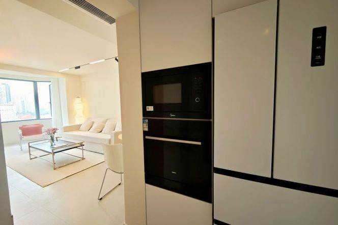 Spacious 1BR Apartment in Jing'an (L2/L7/L14)
