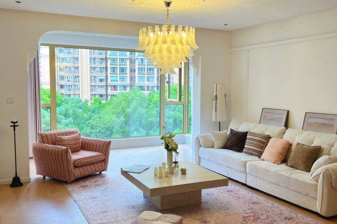 5BR Apartment in Gubei with Green View (L10/L15)