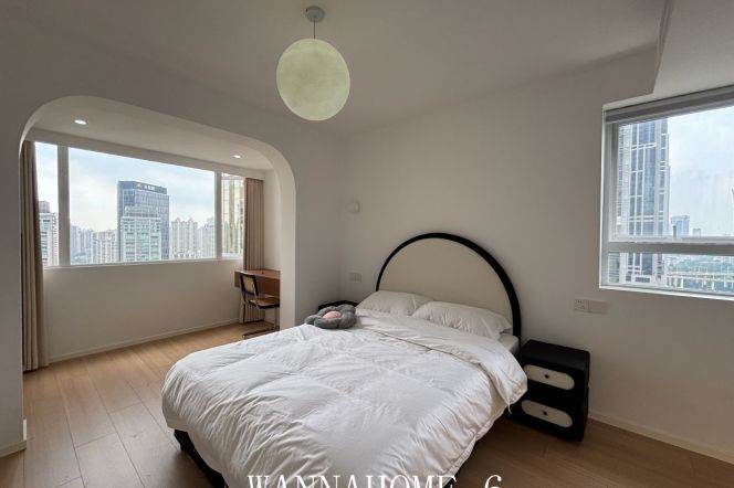 High-Floor 2BR Apartment near Huaihai Lu (L1/L8/L14)