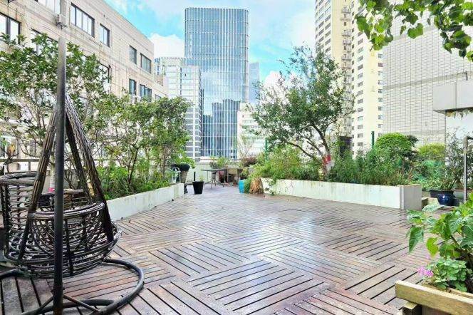 Spacious 3BR Apartment in Jing'an with Terrace