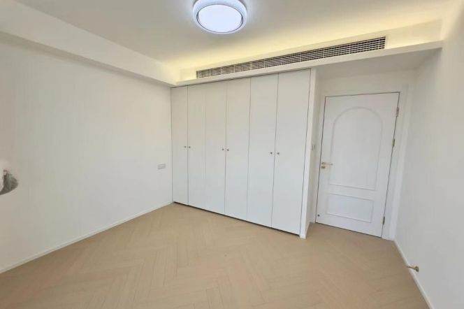 High-Floor 3BR Apartment near Changping Rd Metro (L7/L13)