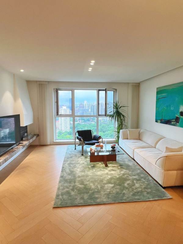 Housing image — Living Room