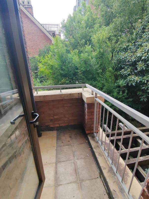 Housing image — Balcony