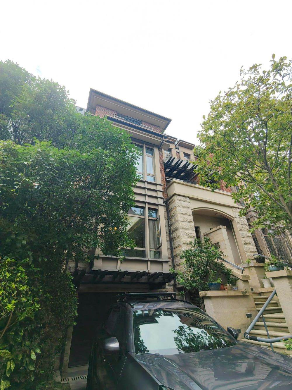 Housing image — Building Exterior