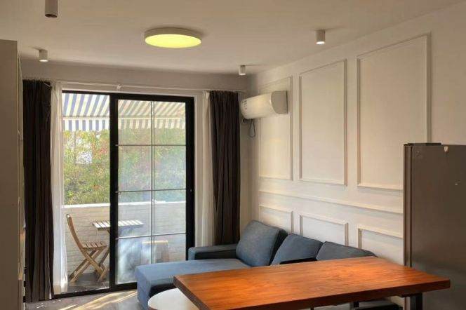 1BR Apartment in Jing'an with Green View (L2/L11)