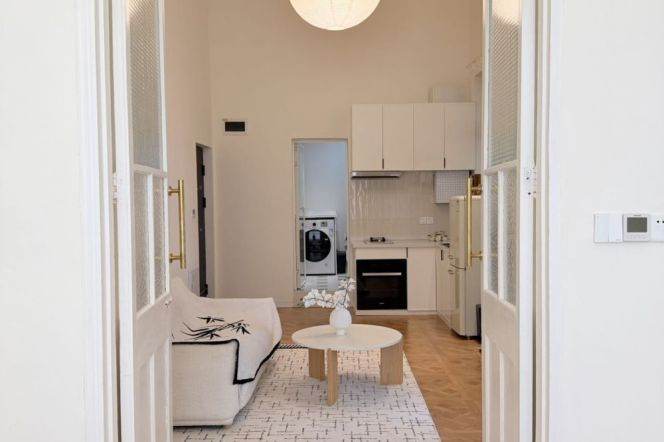 1BR Apartment in Jing'an (L2/L12/L13)